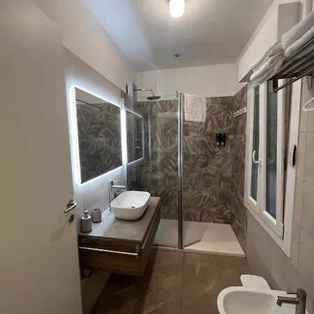 Fiori 3 アパート